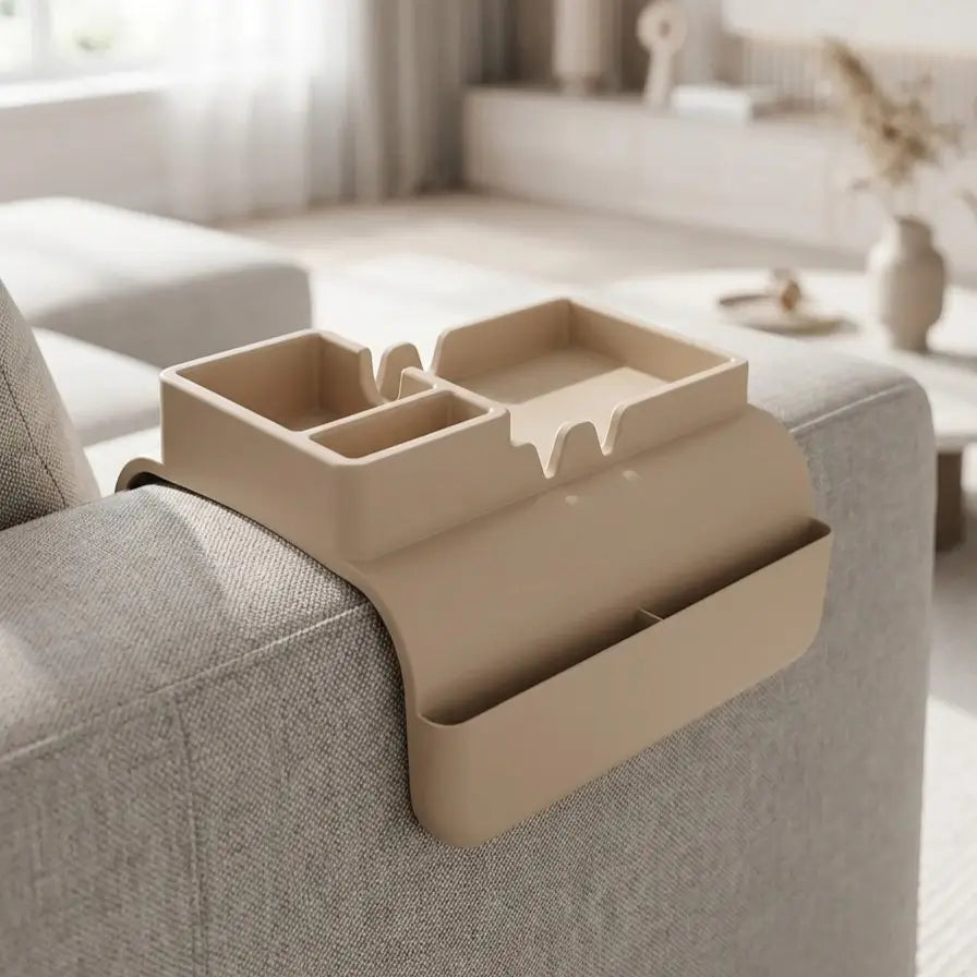 Organiseur pour accoudoir de canapé Canopée, couleur beige, idéal pour aménager un salon dans des tons neutres.
